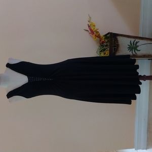 Parallel Size Medium Black Dress.